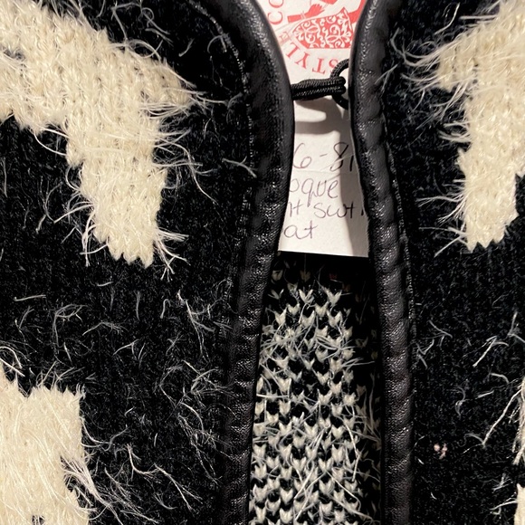 NWT  . 
Beautiful Woman’s Black and white lightweight /jackets Cardigan. - Picture 5 of 11